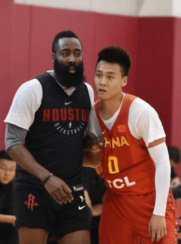 姚基金慈善赛,哈登豪取17分8篮板,助力慈善事业 姚基金慈善赛,哈登豪取17分8篮板,助力慈善事业