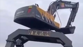 Cat365C挖掘机工作视频全解析，从实操细节到选机指南