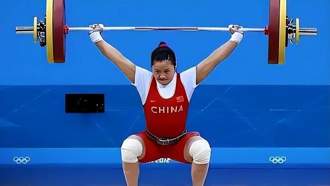 中国女举重冠军，力量与荣耀的交响曲